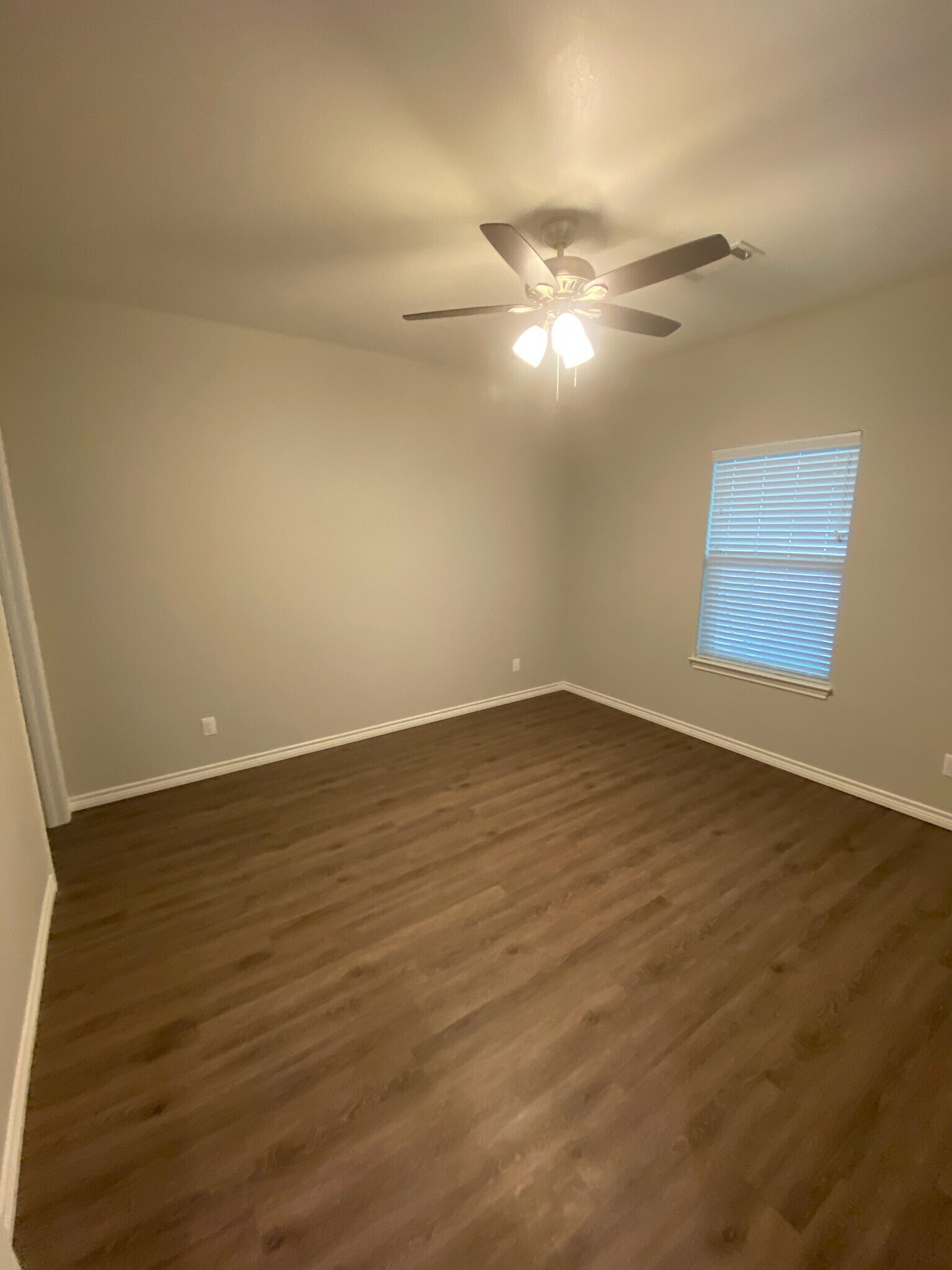 Building Photo - 604 Pecan Ct