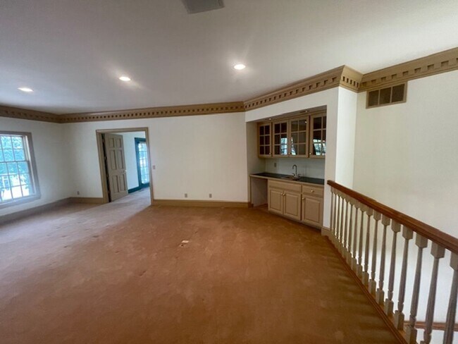 Building Photo - Private location overlooking Smiths Bay *2Bed*3bath