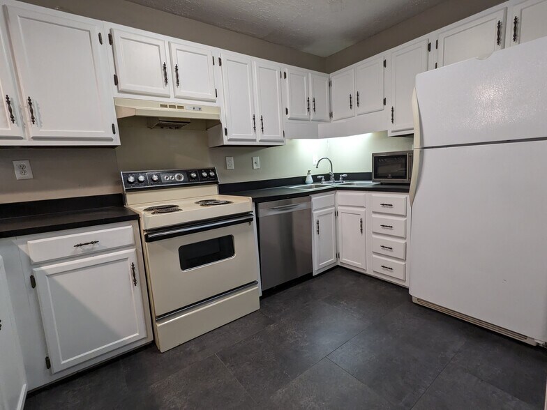 Building Photo - 1909 16th Ave S