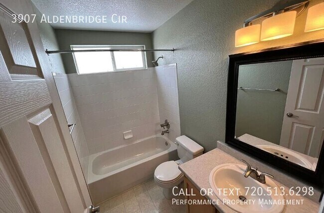 Building Photo - 3907 E Aldenbridge Cir