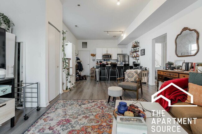 Building Photo - 2022 S Throop St