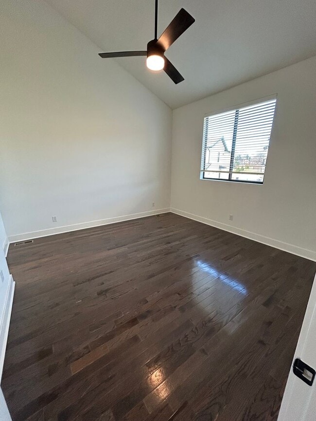 Building Photo - 108-110 Oakwood Ct