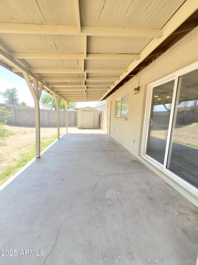 Building Photo - 1511 E Desert Dr