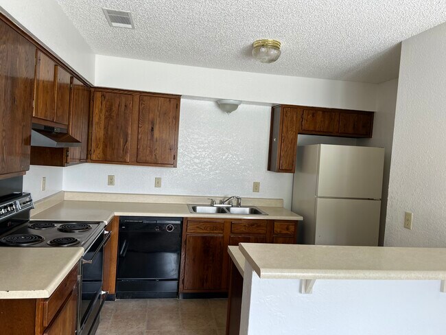 Building Photo - 1007 Spring Loop