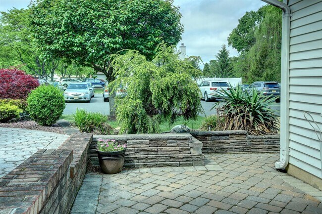 Building Photo - 40 Staghorn Dr
