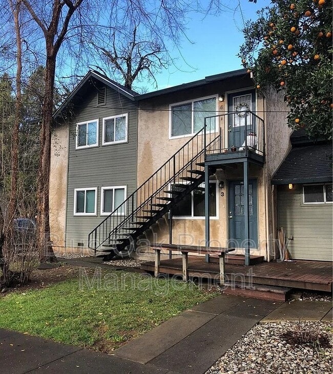 Building Photo - 390 Ash St