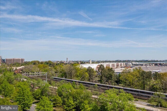 Building Photo - 3600 S Glebe Rd