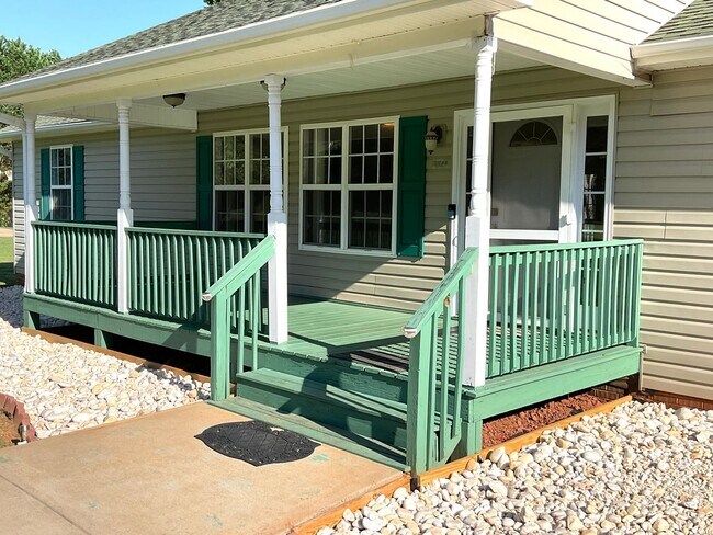 Building Photo - Home with 2 Car Garage