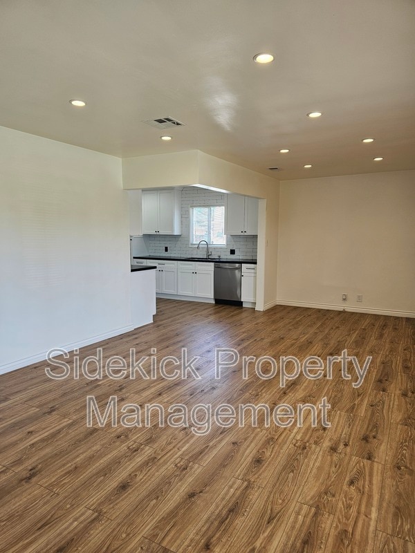 Building Photo - 14115 Oval Dr