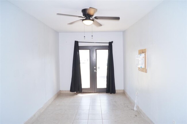 Building Photo - 1804 Flamingo Dr