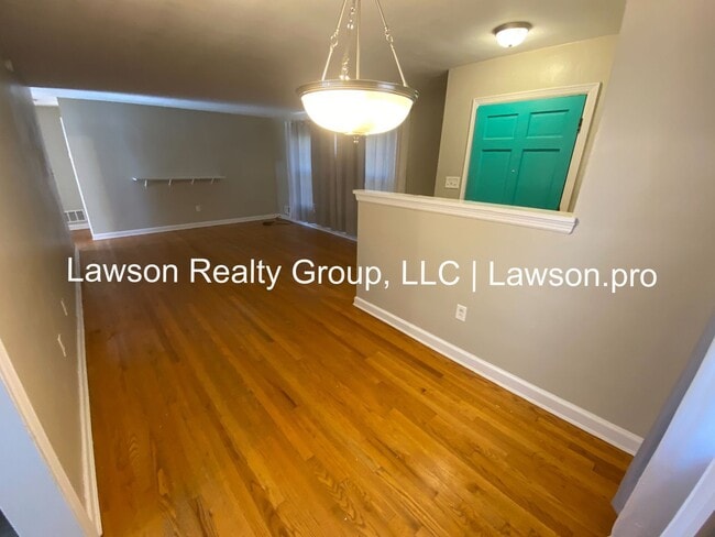 Building Photo - Raleigh Court -Three Bedroom Ranch with Basement