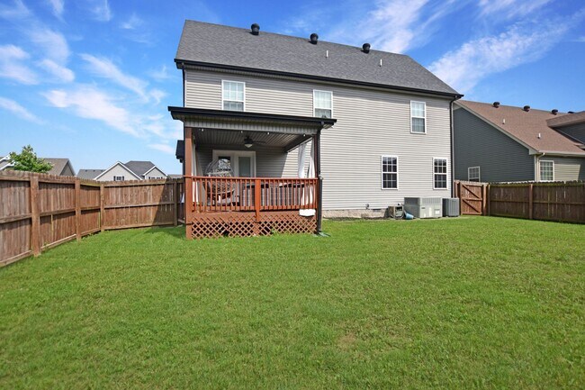 Building Photo - Pet Friendly Four Bedroom with Bonus!