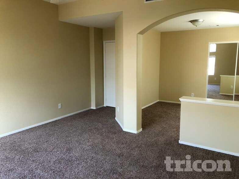 Building Photo - 6941 Wine River Dr