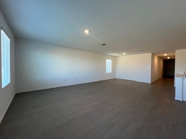 Building Photo - 531 Paris St