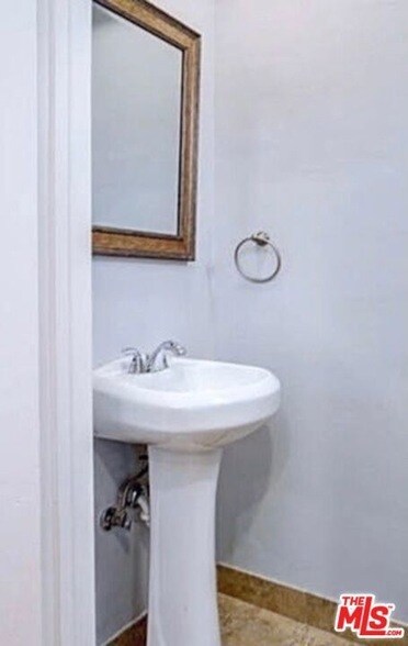 Building Photo - 321 Cameron Pl