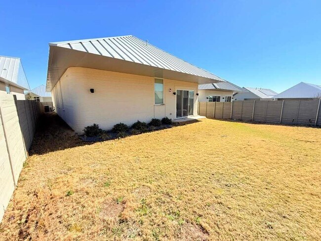 Building Photo - 332 Blue Blaze Trl