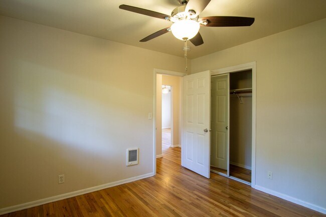 Building Photo - John's Landing 2Bdr in Garden Setting W Garage Ready Early September!