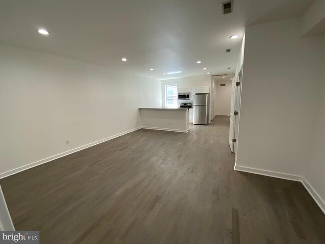 Building Photo - 528 N 34th St