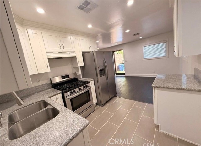 Building Photo - 4563 Lexington Ave