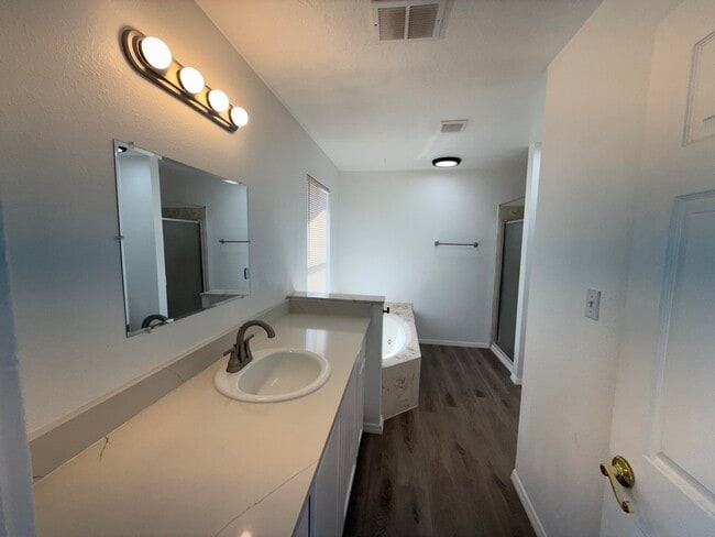 Building Photo - 4808 Driftwood Ave NW