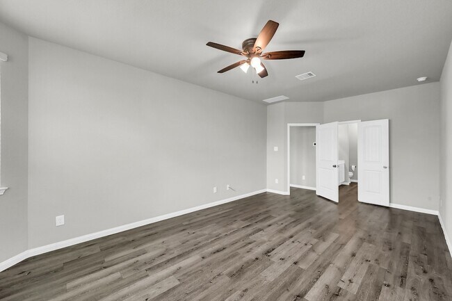 Building Photo - 2237 Raider Dr