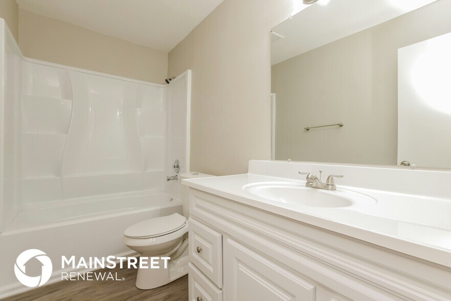 Building Photo - 1532 Downs Ave