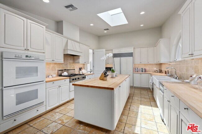Building Photo - 1634 Gilcrest Dr