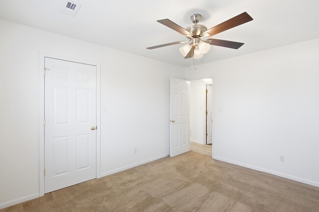 Building Photo - 3509 La Mesa Dr