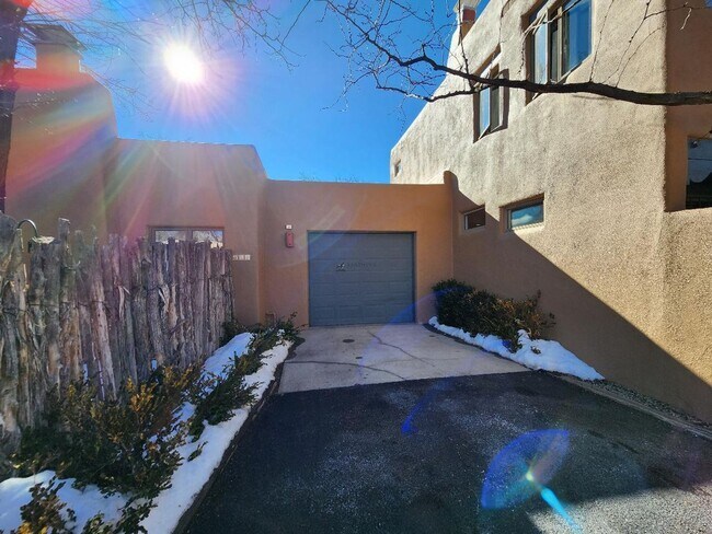 Building Photo - 602 Griffin St