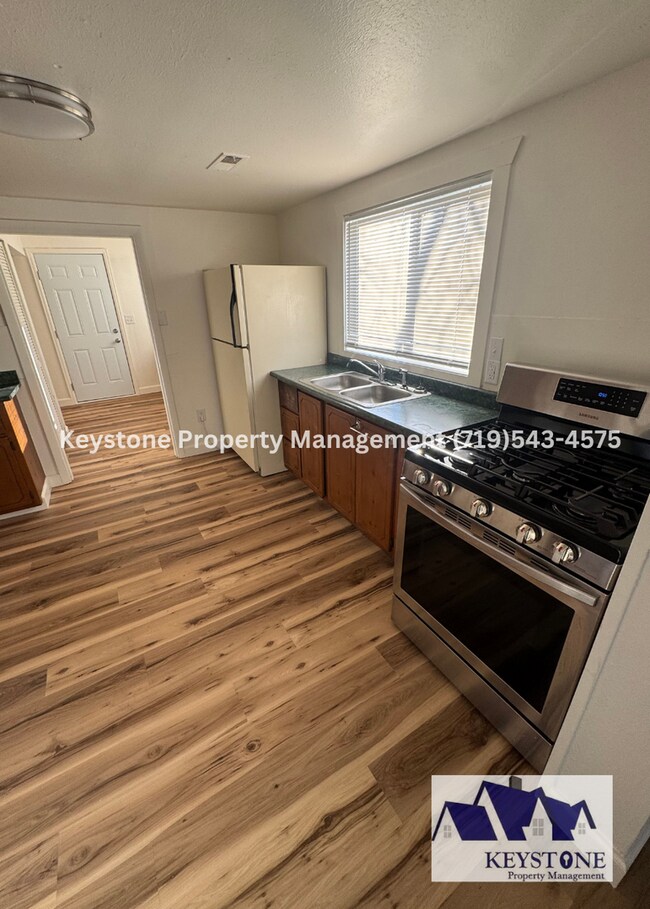 Building Photo - Fully Renovated Home 5 bedrooms/2 Bathrooms $1550/$1550