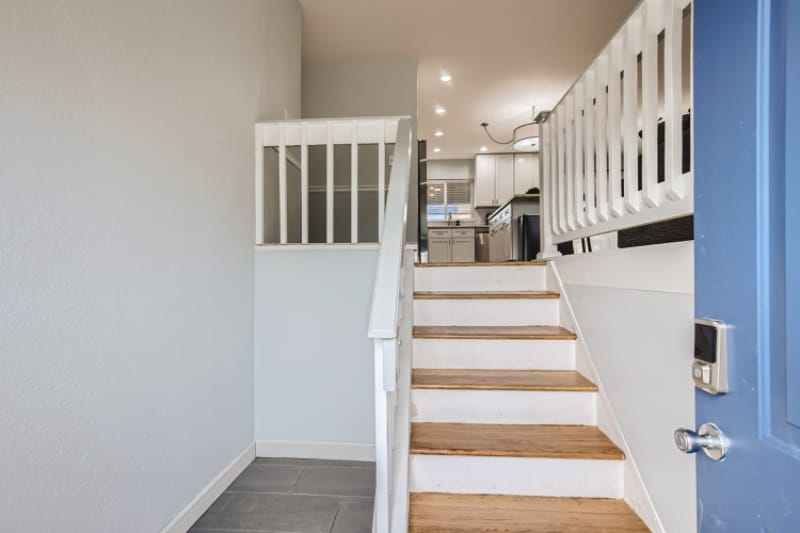 Building Photo - 660 W 79th Pl