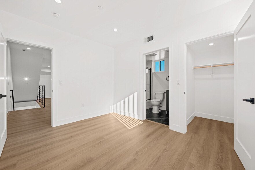 Building Photo - 2000 Hillcrest Dr