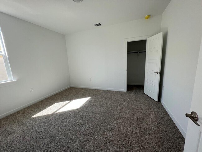 Building Photo - 13820 Lubeck Dr