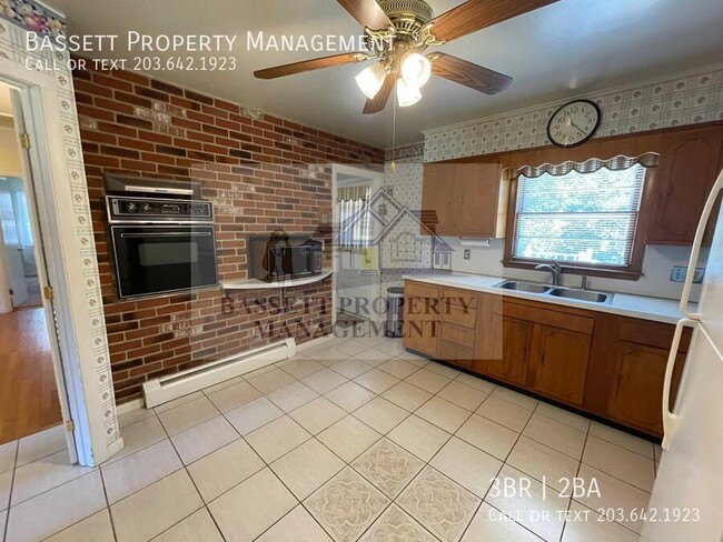 Building Photo - 40 Macarthur Dr