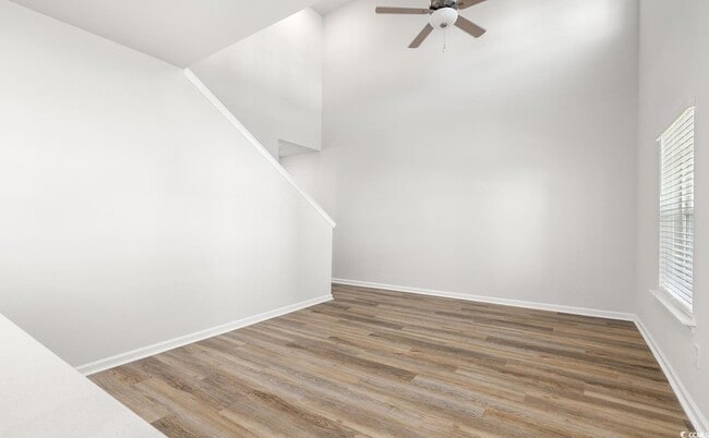 Building Photo - 283 Ferretti St