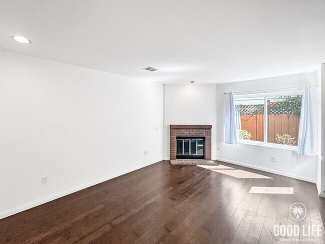 Building Photo - Great 2B/2.5BA Townhome in Kensington!