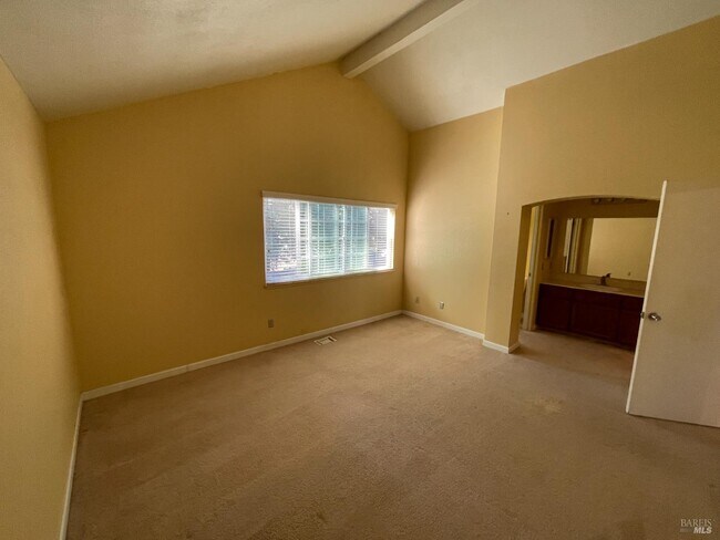 Building Photo - 304 Kingsly Ln