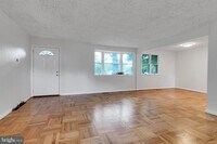 Building Photo - 999 Netherwood Dr