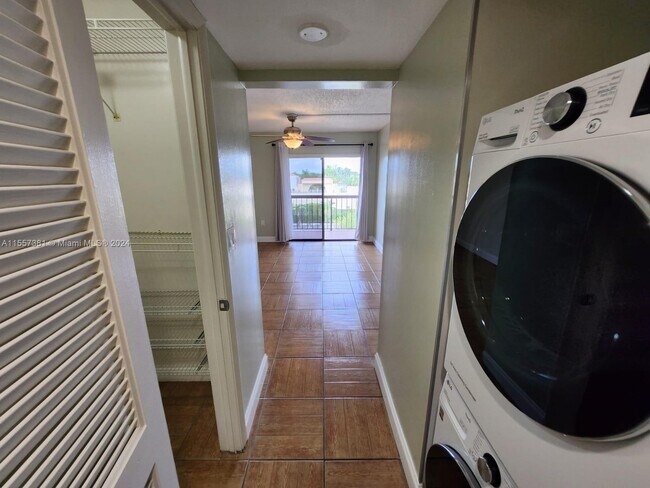 Building Photo - 995 SW 84th Ave