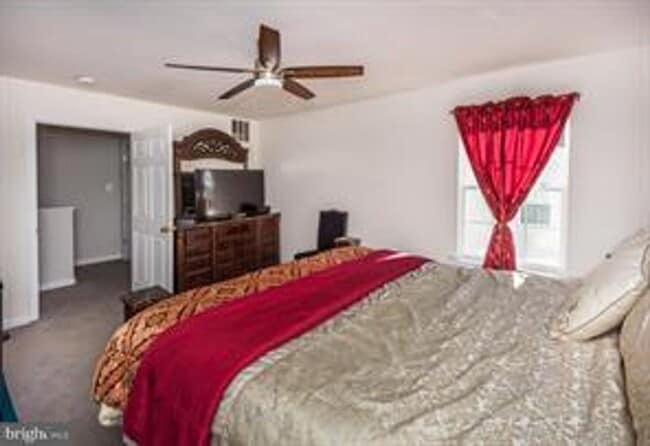 Building Photo - COMING SOON! June 1st - Beautiful Townhouse with 3rd Floor Master Suite!