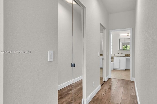 Building Photo - 950 Marina Dr