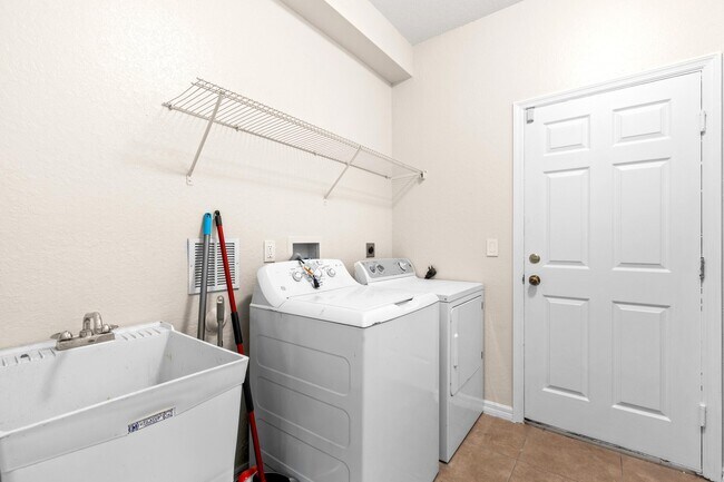 Building Photo - 6809 Osage Cir