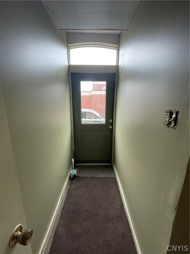 Building Photo - 122 E Main St