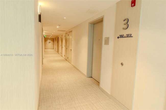 Building Photo - 9221 E Bay Harbor Dr