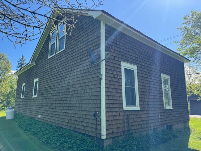 Building Photo - 85 Creek Rd