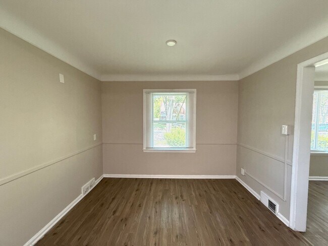 Building Photo - Renovated 3-Bedroom Home – We Welcome Sect...
