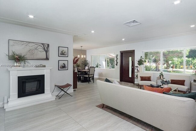 Building Photo - 1110 NE 100th St