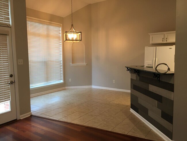 Building Photo - Ewing Place in Arlington! Pets are allowed, fees apply! Fenced in back yard!