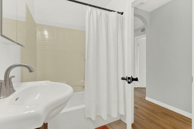 Building Photo - 5252 Balboa Arms Dr