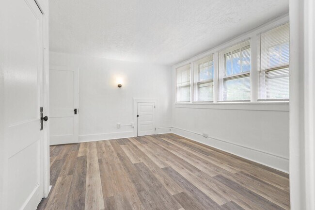 Building Photo - 1385 Aberdeen Ave